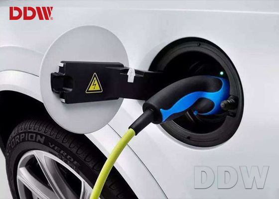 ป้ายโฆษณากลางแจ้งเสาเข็ม ISO9001 ค่าดิจิตอล 70 นิ้ว DDW-AD7001S สำหรับรถยนต์พลังงาน 2500 Nits