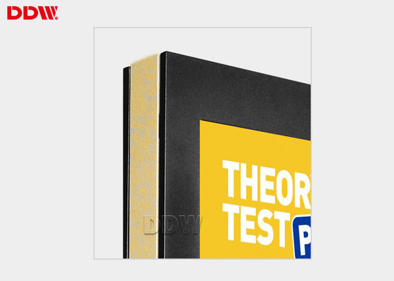 65 นิ้วหน้าจอใหญ่ LCD ทอเทมป้ายดิจิตอล จอแสดงสัญญาณอิเล็กทรอนิกส์