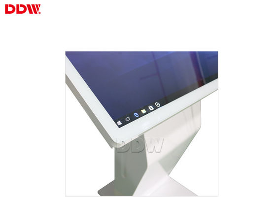 หน้าจอสัมผัส 47 นิ้วระบบกันสะเทือนแบบ TFT Digital Signage Totem Wled Backlit Type