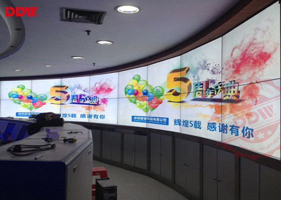 ผนังวิดีโอโค้งแบบติดผนังฝาแคบพิเศษหน้าจอ LG ควบคุม RS232