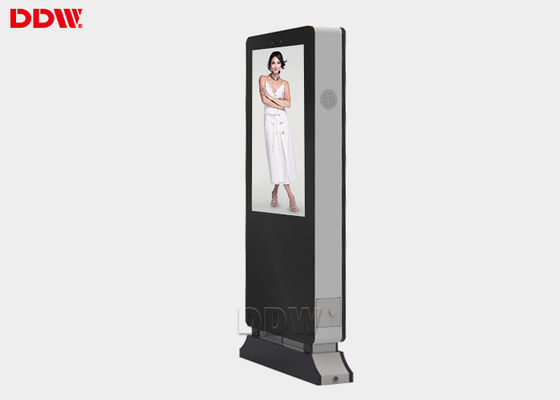 2000 Nits 55 "พื้นยืนภายนอก Digital Signage Kiosk ด้วยระบบเย็นแฟน